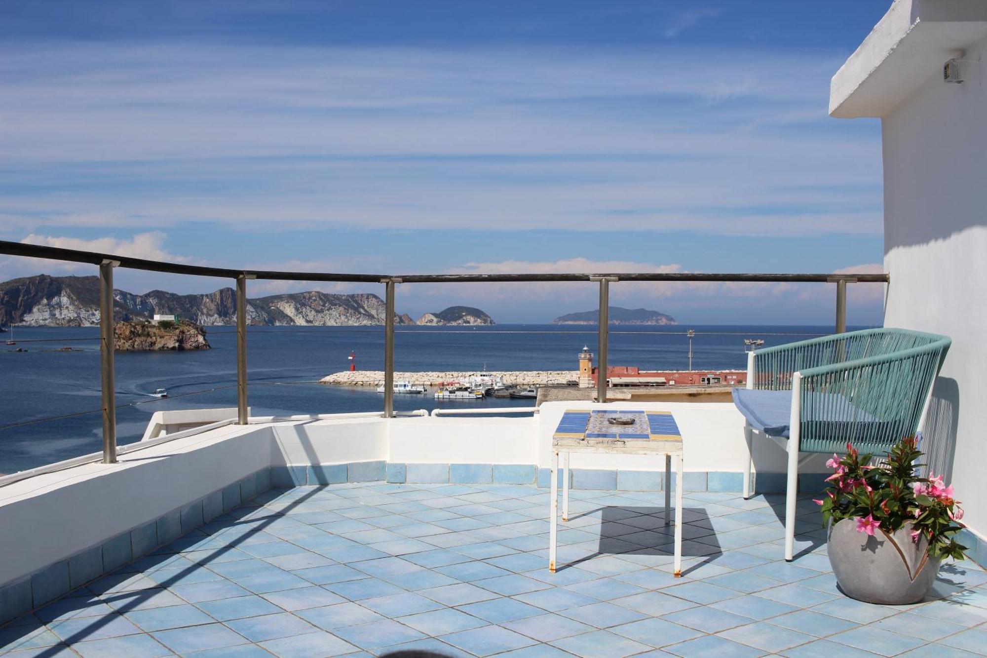 Ferienwohnung La Mansarda Sul Porto Ponza Exterior foto