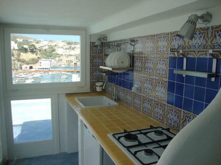 Ferienwohnung La Mansarda Sul Porto Ponza Exterior foto